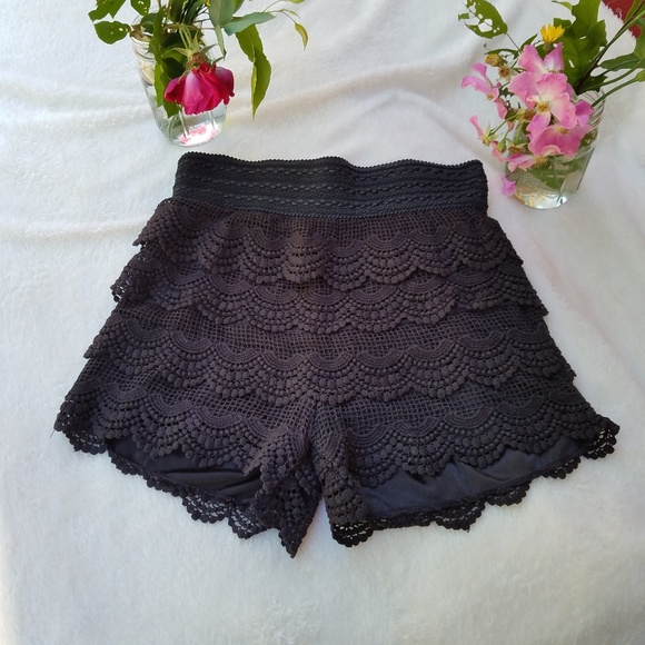 M U S A Pants - M U S A BLACK ELASTIC WAIST TIERED LACE SHORTS